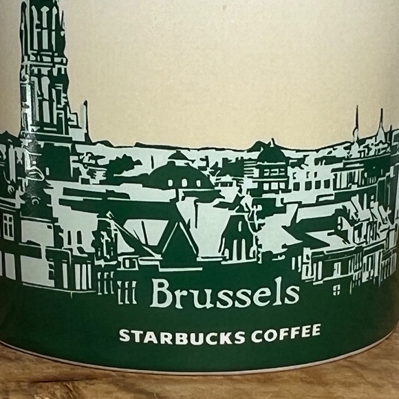 Starbucks Brussels Global Icon City Series Mug 16 oz White Green 4" Tall 2016 - Picture 9 of 12